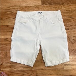 Paige Jax knee Women's White Shorts